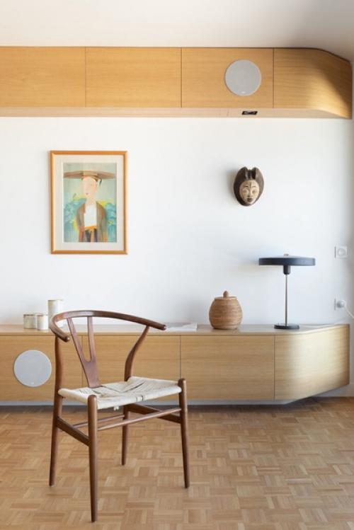 Простой и лаконичный дизайн интерьера кухни/гостиной на черноморском побережье. 05