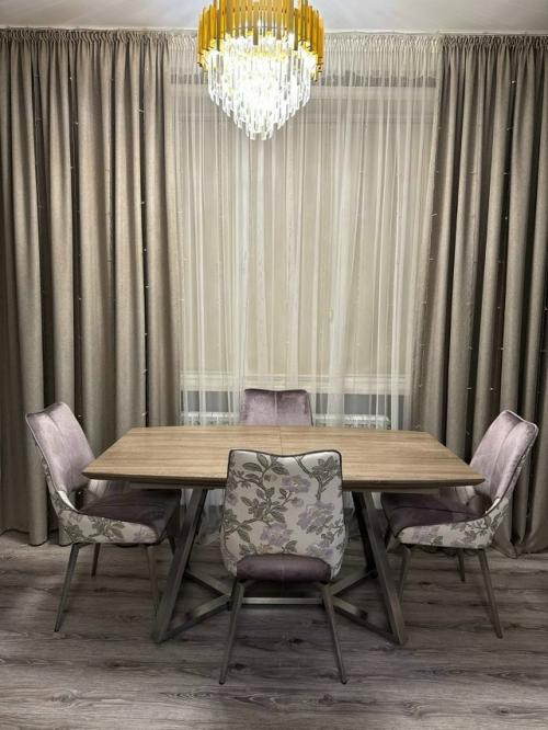 Вот такие чудесные кухонные стулья.  