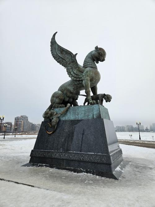 Чаша - относительно молодое строение для города с многовековой историей, которое сразу полюбилось туристам и жителям Татарстана. 04