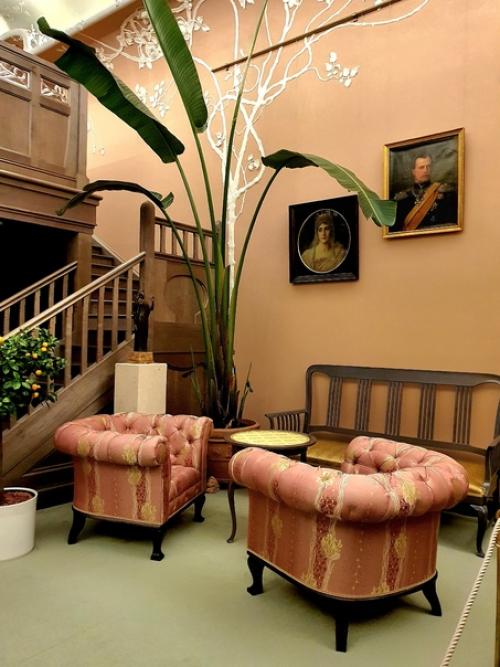 Сначала мы с Мариной и Ларисой поехали в Пушкин, чтобы посетить александровский дворец, открывшийся после реставрации. 02