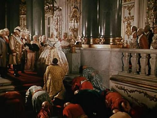 Ночь перед рождеством можно по-разному провести. 01