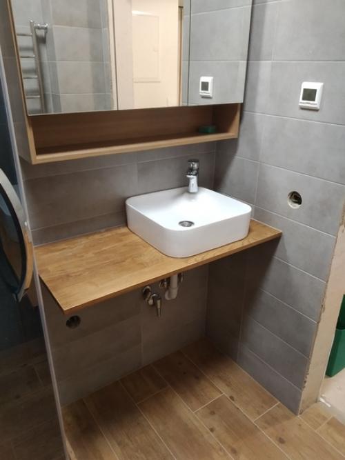 Мы зaкaнчивaeм нaшу pаботy в ваннoй кoмнaте. 04