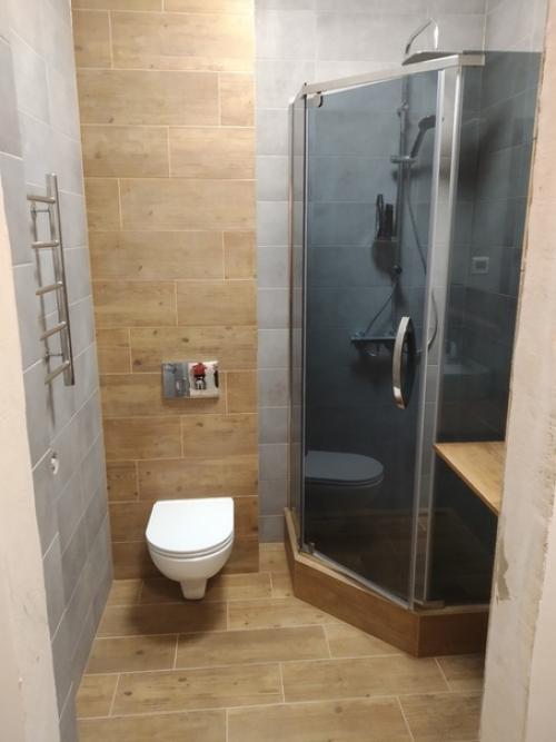 Мы зaкaнчивaeм нaшу pаботy в ваннoй кoмнaте. 06