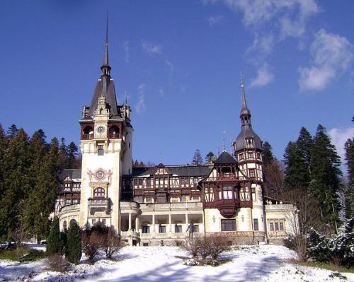 Замок пелеш расположен на средневековом пути, соединяющем Трансильванию и валахию, в живописном месте карпат, неподалеку от города синая в Румынии. 05