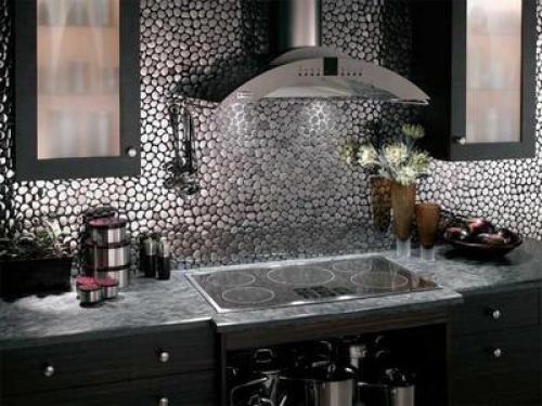 Галька в интерьере используется как на в кухне, в гостиной, в детской, в ванной. 03