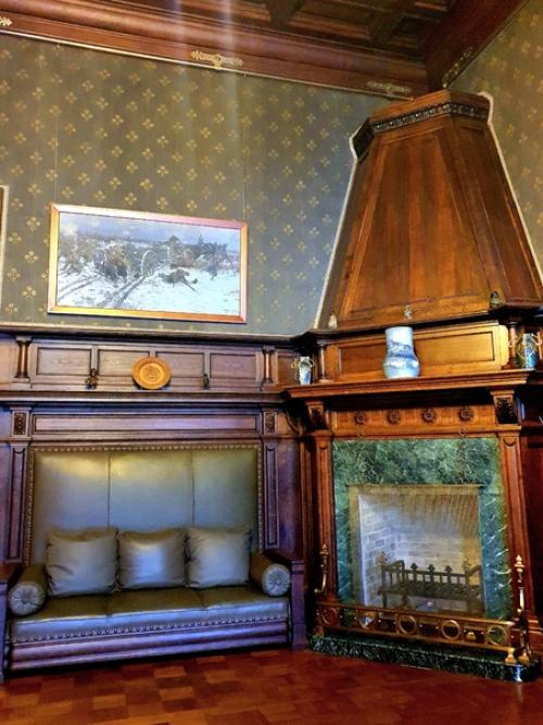 Сначала мы с Мариной и Ларисой поехали в Пушкин, чтобы посетить александровский дворец, открывшийся после реставрации. 09