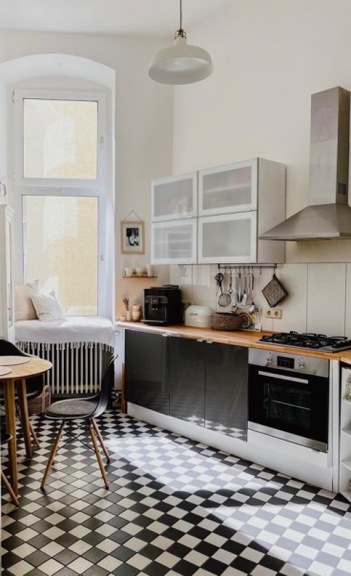 Светлая и гармоничная квартира с приятным и теплым интерьером в Берлине. 03