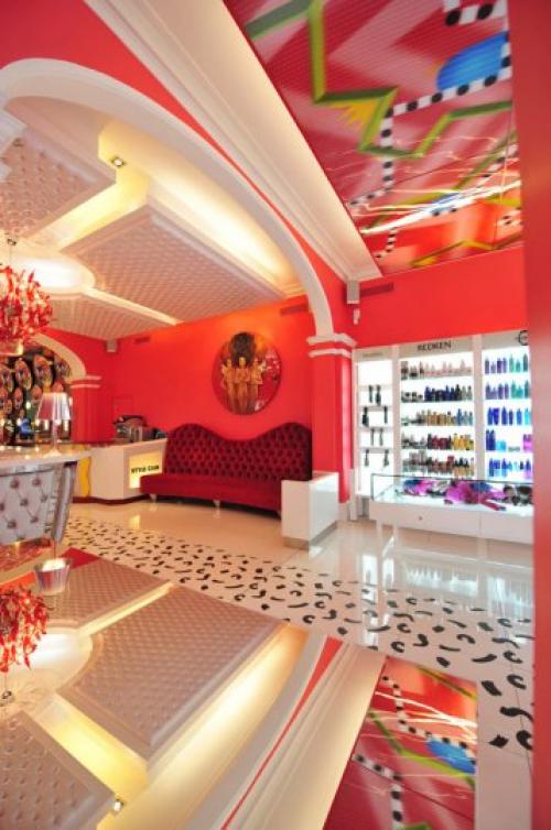 Необычная парикмахерская.  В ирландской парикмахерской Style Club решили потрясти воображение клиентов необычным дизайном. 02