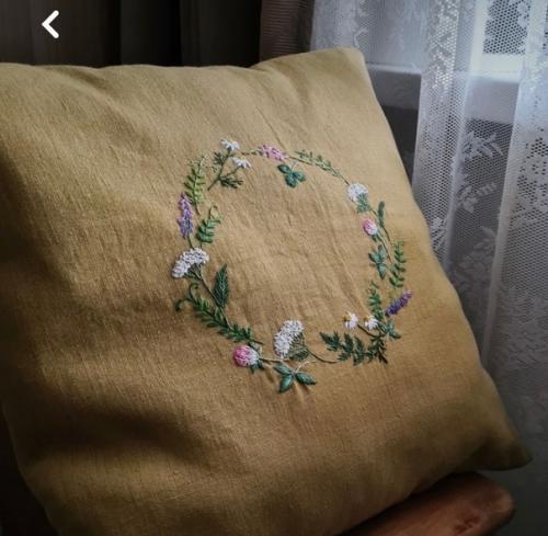 Топ - 10 проектов ручной вышивки для украшения интерьера. 06