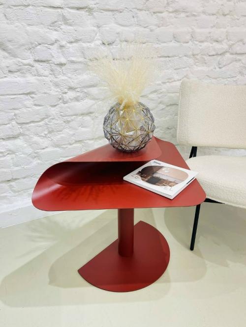 Журнальный столик Cornea - геометрия, которая притягивает взгляд.