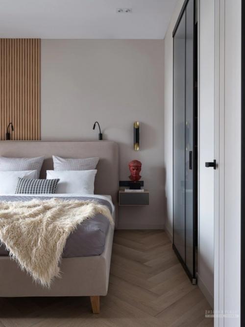 Заказчик хотел, чтобы его жилье было максимально функциональным, комфортным и визуально лаконичным. 04