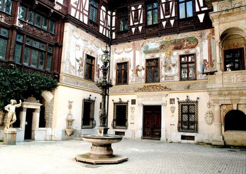 Замок пелеш расположен на средневековом пути, соединяющем Трансильванию и валахию, в живописном месте карпат, неподалеку от города синая в Румынии. 03