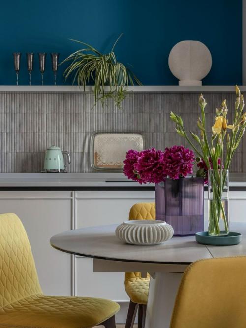 Дизайнер лилия Асфандиярова создала яркий, но уравновешенный интерьер для семьи из четырёх человек. 01 Дизайнер лилия Асфандиярова создала яркий, но уравновешенный интерьер для семьи из четырёх человек. 01