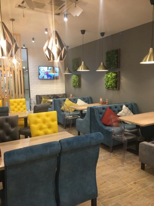 Ух - ты.  Вы только посмотрите на наш стильный интерьер. 01