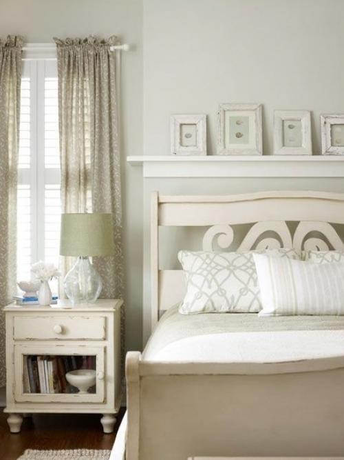 Убить двух зайцев, и другие идеи оформления изголовья кровати с помощью обычных полок. 03