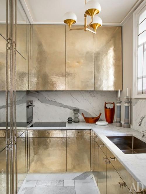 Дизайн статья.  Журнал AD опубликовал статью, позволяющую обывателю заглянуть в домашнее гнездышко известного французского декоратора. 03