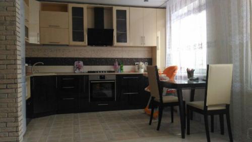 Ребята, оцените ремонт совмещенной гостинной. 02