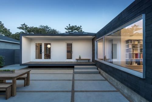 Дом с окном во двор / Edward Ogosta Architecture. 09