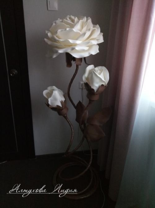 Светильник - торшер модный акцент ушедшего года, выполнен из безопасного материала изолон. 07