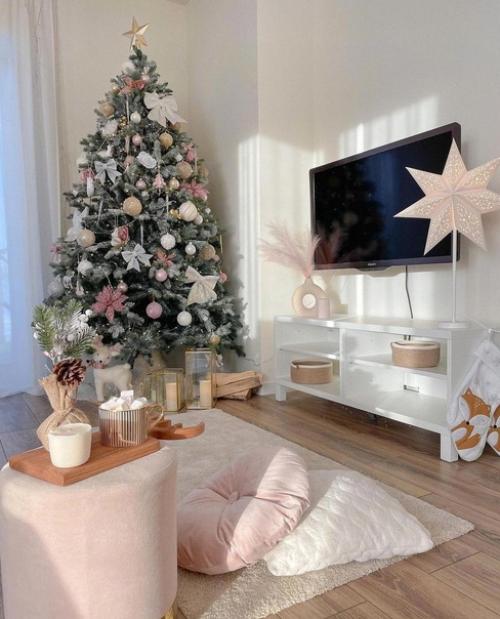 Уютная квартира. С красивыми украшениями. 01