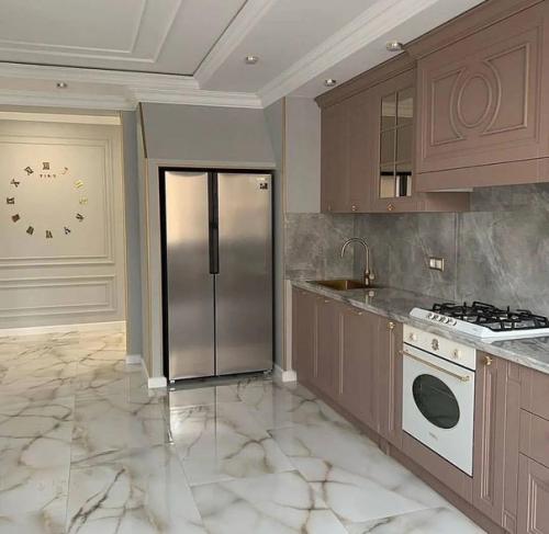 Просторная кухня. В современном стиле. 05