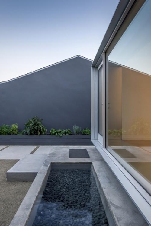 Дом с окном во двор / Edward Ogosta Architecture. 06