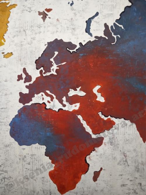 Эта многоцветная живописная карта мира появилась в гостиной в преддверии новогодних праздников. 02