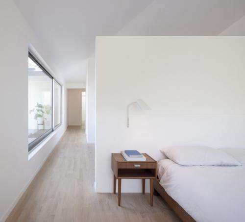 Дом с окном во двор / Edward Ogosta Architecture. 02