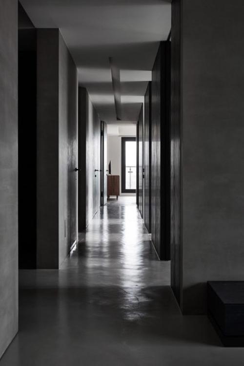 Оттенки серого украшают мрачную роскошную квартиру на Тайване // 01. 03