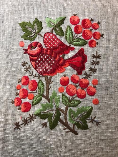 Топ - 10 проектов ручной вышивки для украшения интерьера. 01