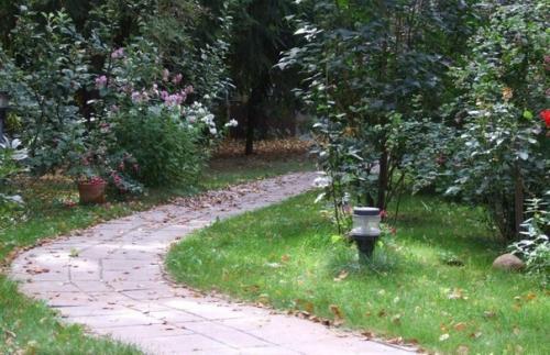 6 идей как визуально увеличить маленький садовый участок. 02