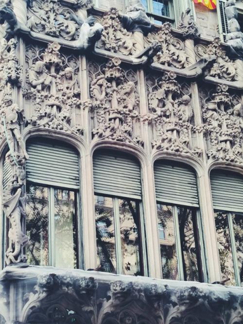 Барселона 5. Конечно дошли до знаменитых домов гауди - бальо и мила. 06 Барселона 5. Конечно дошли до знаменитых домов гауди - бальо и мила. 06