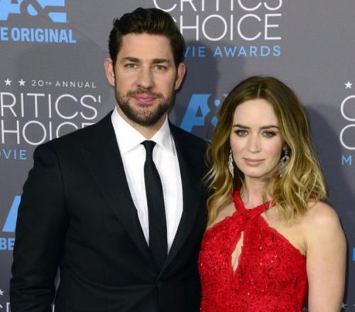 Эмили блант с мужем купили дом в бруклине за 6 миллионов долларов.