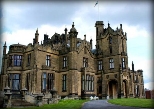 Замок аллертон в Великобритании (Allerton Castle). 07