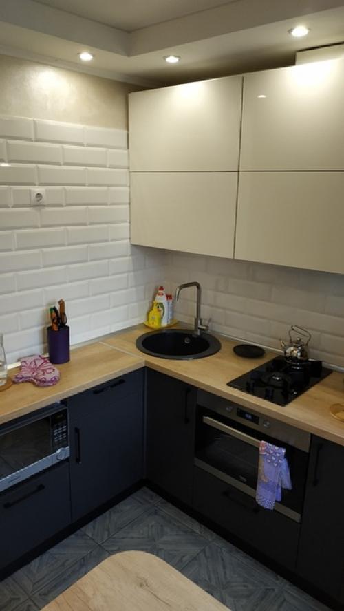 Подскажите, какого цвета сделать диванчик и какая полка открытая над ним подойдёт. 01