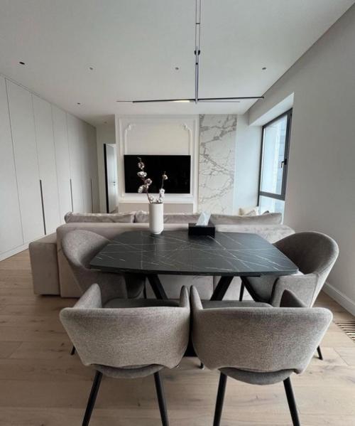 Объединение кухни и гостиной имеет множество преимуществ. 04