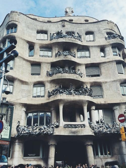 Барселона 5. Конечно дошли до знаменитых домов гауди - бальо и мила. Барселона 5. Конечно дошли до знаменитых домов гауди - бальо и мила.