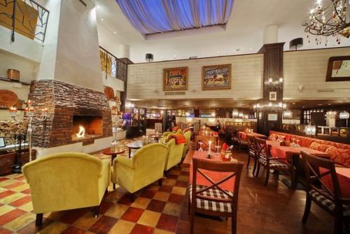 7 мест, где можно уютно устроиться перед камином. 01