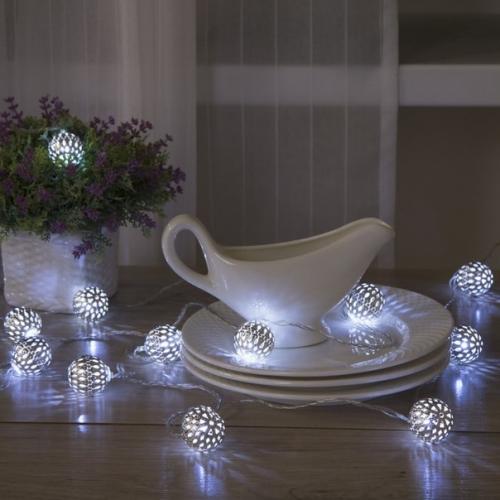 Близится волшебное время праздника, с которым ассоциируются фейерверки, семейные посиделки, горы конфет и, конечно же гирлянды! 04