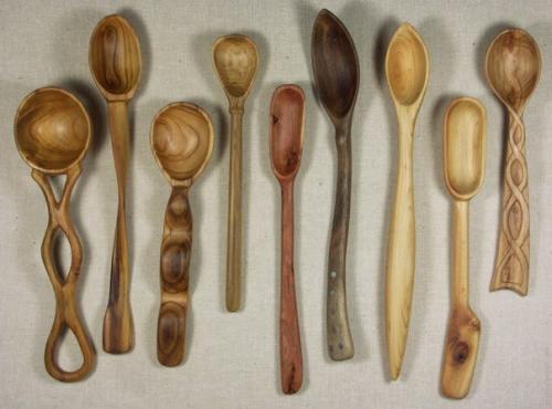 В старые времена деревянная ложка считалась обыкновенным, само собой разумеющимся предметом в избе простых людей. 01