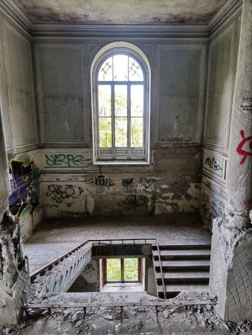 Заброшенный парк и дворец близ Петергофа - что может быть прекраснее? 05