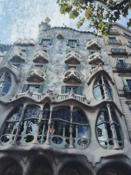 Барселона 5. Конечно дошли до знаменитых домов гауди - бальо и мила. 02 Барселона 5. Конечно дошли до знаменитых домов гауди - бальо и мила. 02