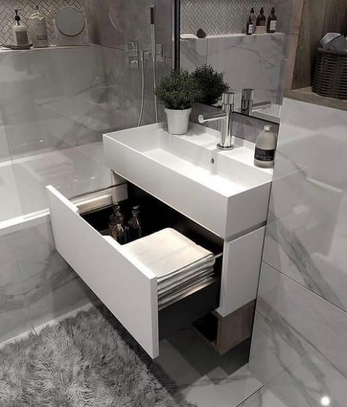 Продуманный и стильный вариант оформления ванной комнаты. 01