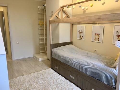 И мы ремонт в детской сделали. 03