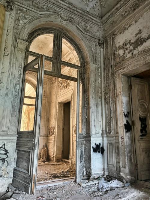 Заброшенный парк и дворец близ Петергофа - что может быть прекраснее? 03