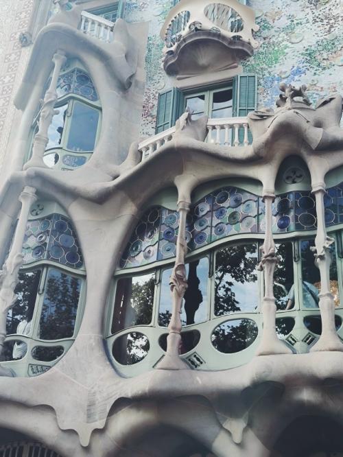 Барселона 5. Конечно дошли до знаменитых домов гауди - бальо и мила. 03 Барселона 5. Конечно дошли до знаменитых домов гауди - бальо и мила. 03