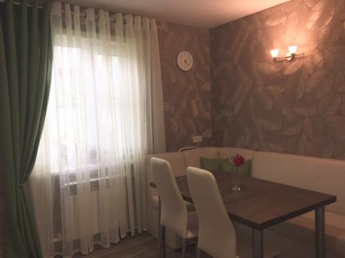 А это наша кухня, на стене еще будет телевизор. 04