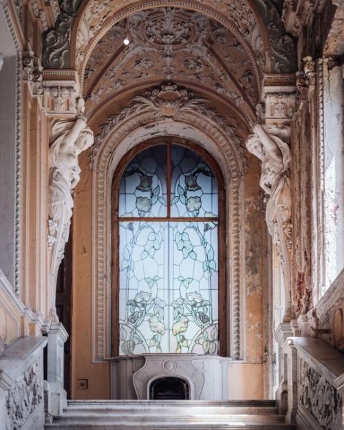 В роскошных интерьерах особняка Брусницыных. 03