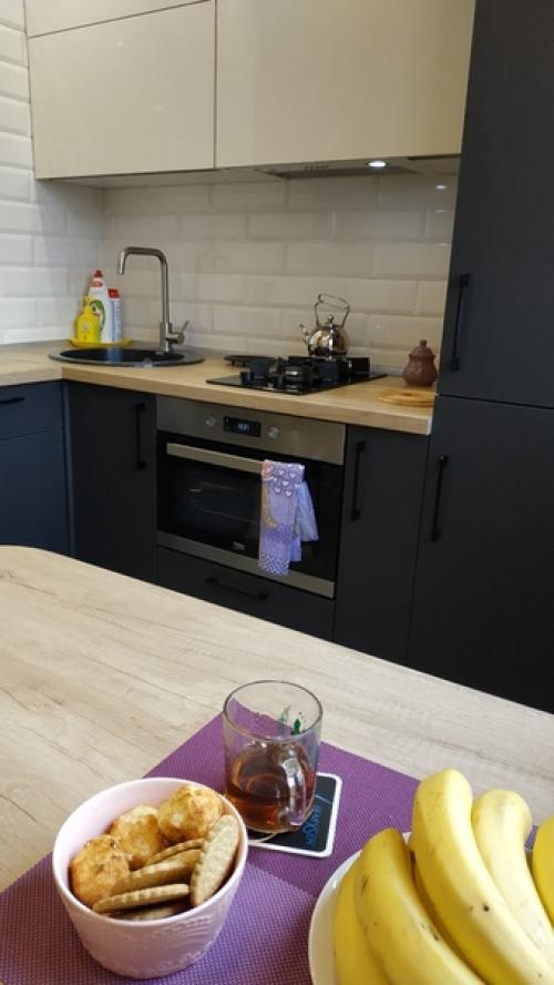 Подскажите, какого цвета сделать диванчик и какая полка открытая над ним подойдёт. 03