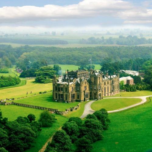 Замок аллертон в Великобритании (Allerton Castle). 01
